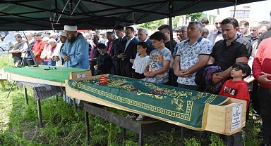 Ordu'da denizde cansız bedenleri bulunan iki arkadaşın cenazeleri defnedildi