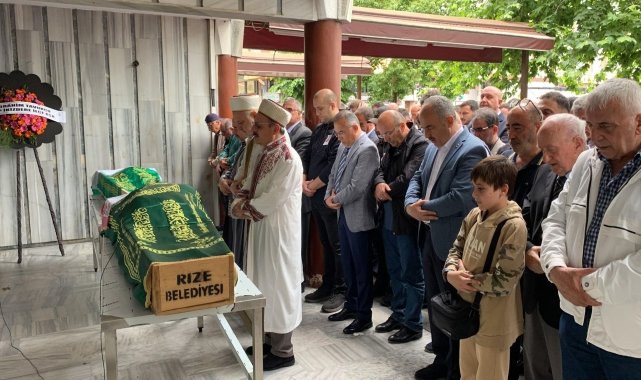 Rize'de cam temizlerken 5. kattan düşerek ölen kadının cenazesi defnedildi