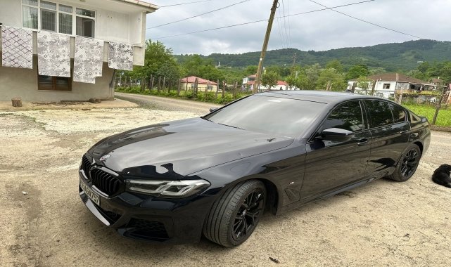 Samsun'da park halindeki bir otomobile yorgun mermi isabet etti