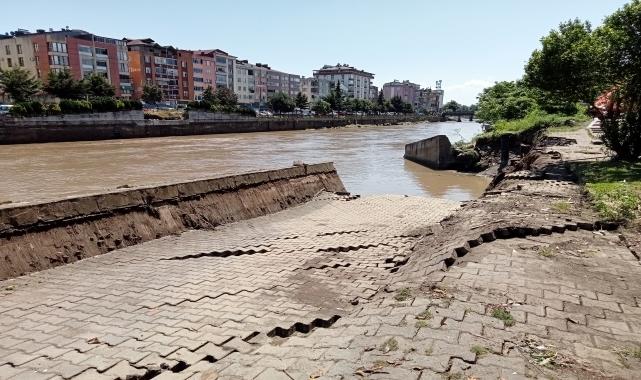 Samsun'un Terme ilçesinde taşkın suyu çekilmeye başladı