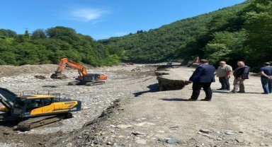 Sinop'ta sağanak sonrası zarar gören köy yolları onarılıyor