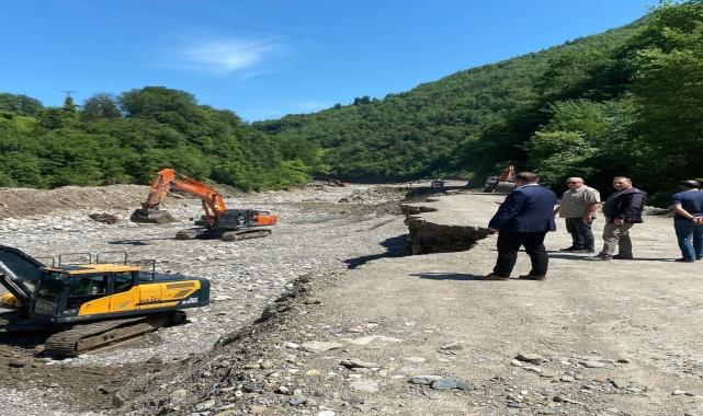 Sinop'ta sağanak sonrası zarar gören köy yolları onarılıyor
