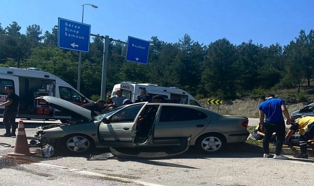 Sinop'ta tır ile çarpışan otomobildeki 2 kişi yaralandı