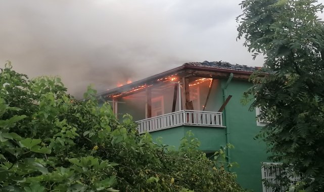 Tokat'ta çıkan yangında 2 katlı evde hasar oluştu