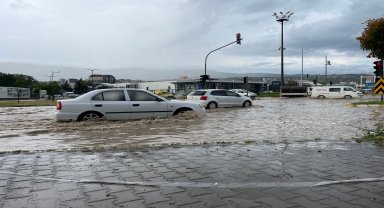 Tokat'ta şiddetli yağış taşkına neden oldu