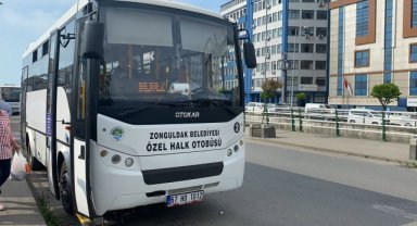 Zonguldak'ta halk otobüsünde düşürülen 1700 dolar sahibine teslim edildi