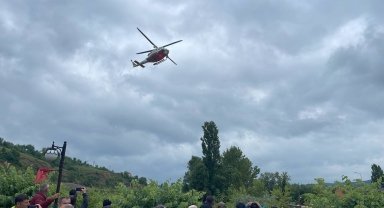 Bartın'da sel nedeniyle sanayi sitesinde mahsur kalan işçiler helikopterle tahliye ediliyor