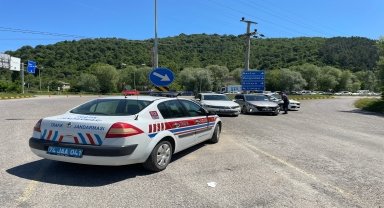 Bartın'ın İnkumu beldesi tatilci yoğunluğu nedeniyle özel araç girişine kapatıldı