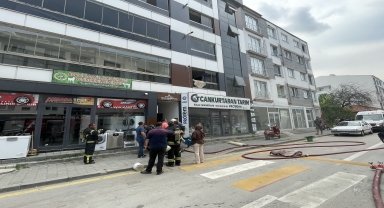 Bolu'da yangın çıkan apartmanda dumandan etkilenen 6 kişi hastaneye kaldırıldı