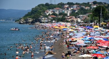 Düzce'nin turizm ilçesi Akçakoca'da bayram yoğunluğu yaşandı 