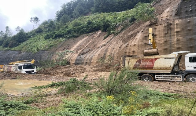 Heyelan nedeniyle kapatılan Anadolu Otoyolu'nda çalışmalar başlatıldı