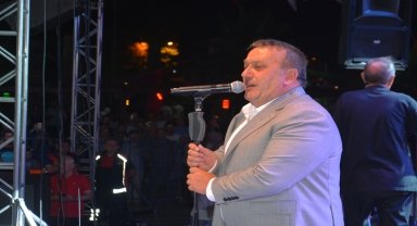 İsmail Türüt, Akçakoca'da sahne aldı