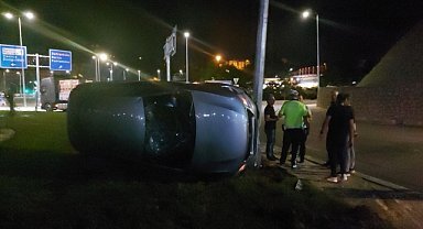 Karabük'te çalıntı otomobille polisten kaçan ehliyetsiz sürücü kaza yaptı