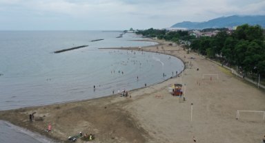 Karadeniz'in incisi Ordu, güvenli plajlarıyla yüzme keyfi yaşatıyor