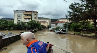Kastamonu'nun Cide ilçesinde şiddetli yağış su baskınlarına neden oldu