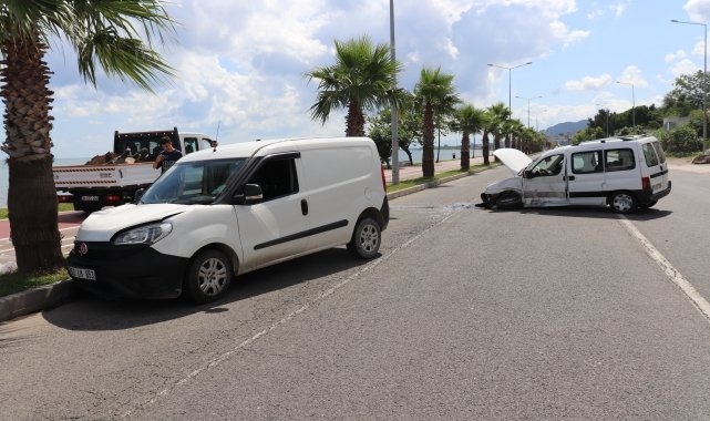 Ordu’da hafif ticari araçların çarpışması sonucu 2 kişi yaralandı
