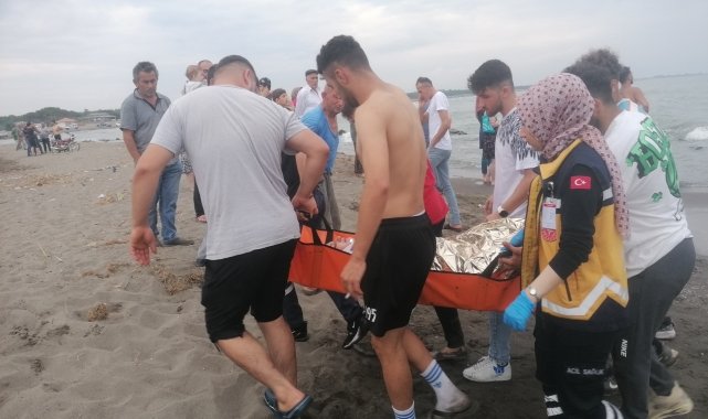 Samsun'da denizde boğulma tehlikesi geçiren 3 kişi kurtarıldı