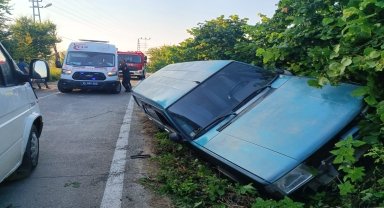 Samsun'da otomobil hendeğe devrildi, 3 kişi yaralandı