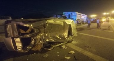 Samsun'da takla atan hafif ticari araç otomobile çarptı, 4 kişi yaralandı