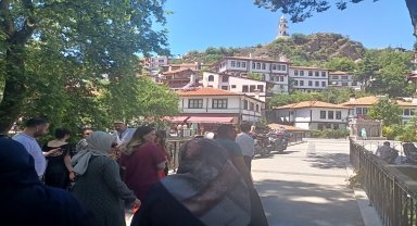 Tarihi Osmanlı kasabası Göynük'te bayram yoğunluğu yaşandı