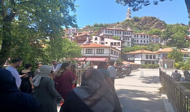 Tarihi Osmanlı kasabası Göynük'te bayram yoğunluğu yaşandı