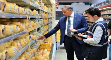 Ticaret Bakanlığının Samsun, Antalya ve Kocaeli'de marketlerdeki fiyat ve etiket denetimlerini AA görüntüledi
