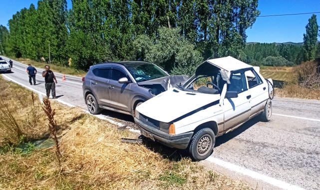 Tokat'ta iki otomobil çarpıştı, 1 kişi öldü, 4 kişi yaralandı