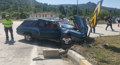Tokat'ta iki otomobilin çarpıştığı kazada 4 kişi yaralandı 