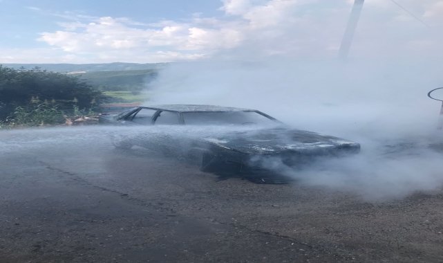 Tokat'ta seyir halindeki otomobil yandı