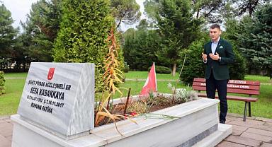 ADAY ADAYLIĞI BAŞVURUSUNDAN SONRA İLK ZİYARETİNİ ŞEHİTLİĞE GERÇEKLEŞTİRDİ