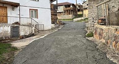 MESUDİYE’DE YOLLARI ÇAMURDAN KURTULUYOR 