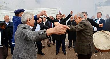 AKKUŞ’TA HİLMİ GÜLER SEVGİSİ