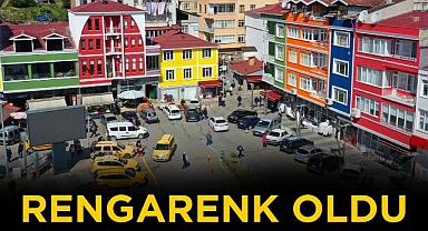 RENGARENK OLDU