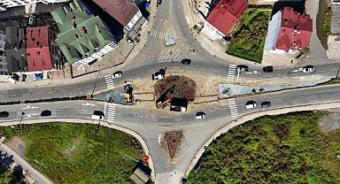BÜYÜKŞEHİR BELEDİYESİ YILLARDIR TRAFİK SORUNLARININ YAŞANDIĞI ALTINORDU KUĞUKENT KAVŞAĞI İÇİN KOLLARI SIVADI