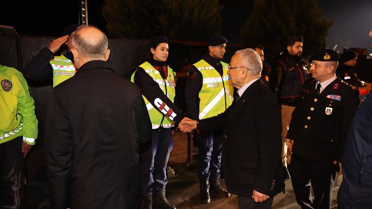 VALİ EROL VE BAŞKAN GÜLER YILBAŞI MESAİSİNDE