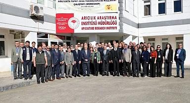 Vali Erol, Arıcılıkta Yapay Zekâ Teknolojileri Kullanımı Çalıştayı’na Katıldı
