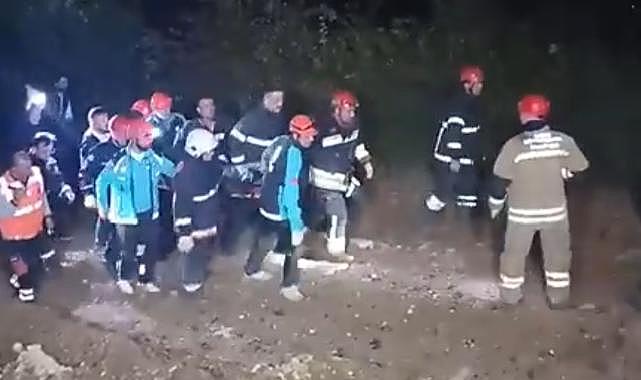 Göçükte iş makinesi operatörüne ulaşıldı.