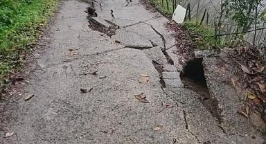 Gölköy'de yağmurdan yolda derin çatlaklar ve beton da çökmeler oluştu